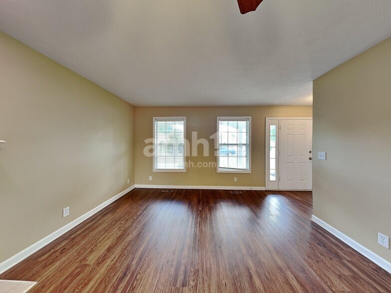 Building Photo - 3368 Marrast Dr