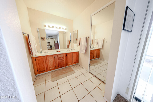 Building Photo - 9445 N 94th Pl