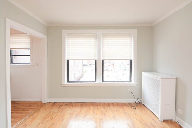 Building Photo - 744 W Belmont Ave