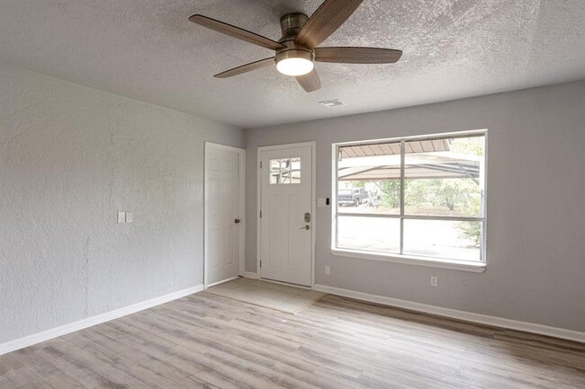 Building Photo - 2605 Queensbury Rd