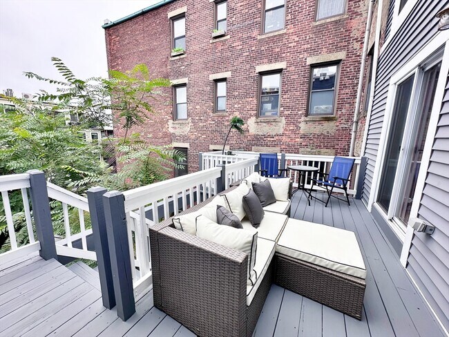 Building Photo - 364 Sumner St