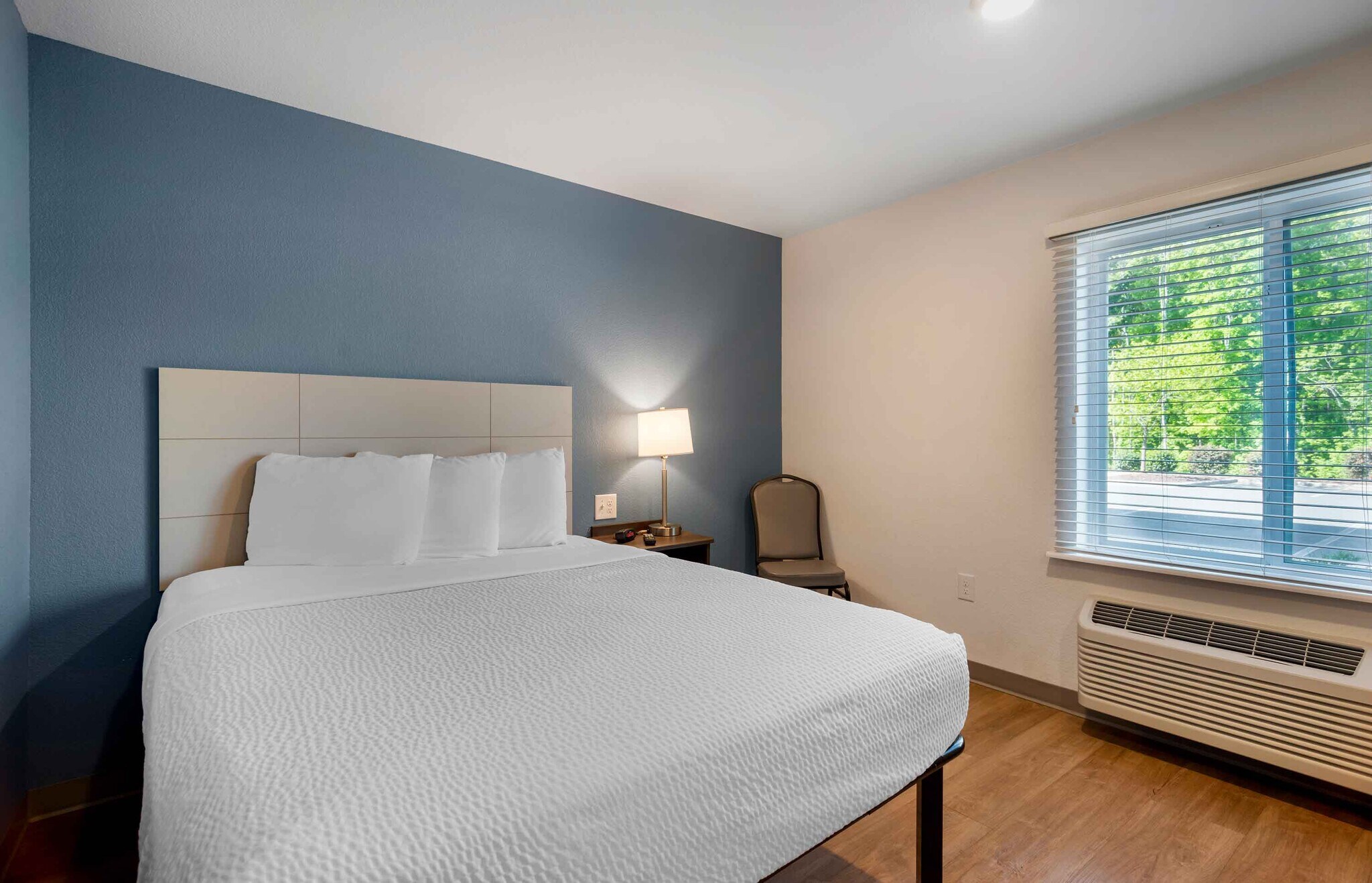 Building Photo - Furnished Studio-Wildwood