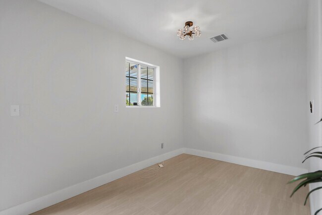 Building Photo - 2246 Paseo Roseta