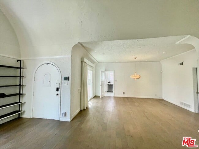 Building Photo - 459 S Holt Ave