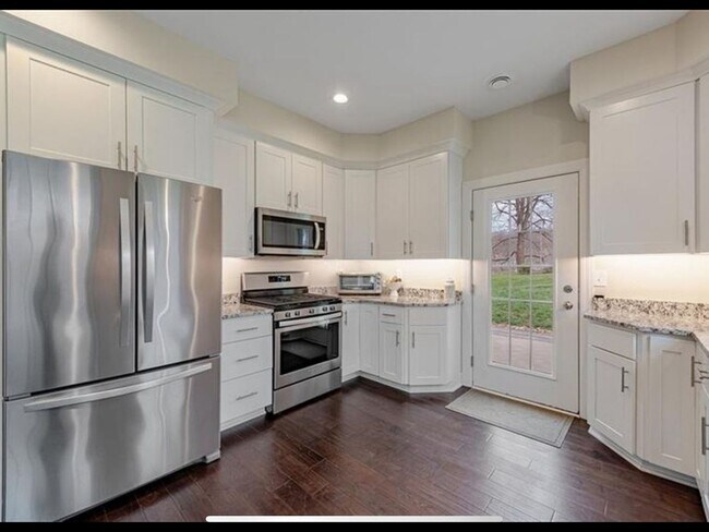 Building Photo - 3 Bedroom semi furnished Duplex type House in Imperial