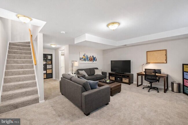 Building Photo - 8483 Laurel Oak Dr