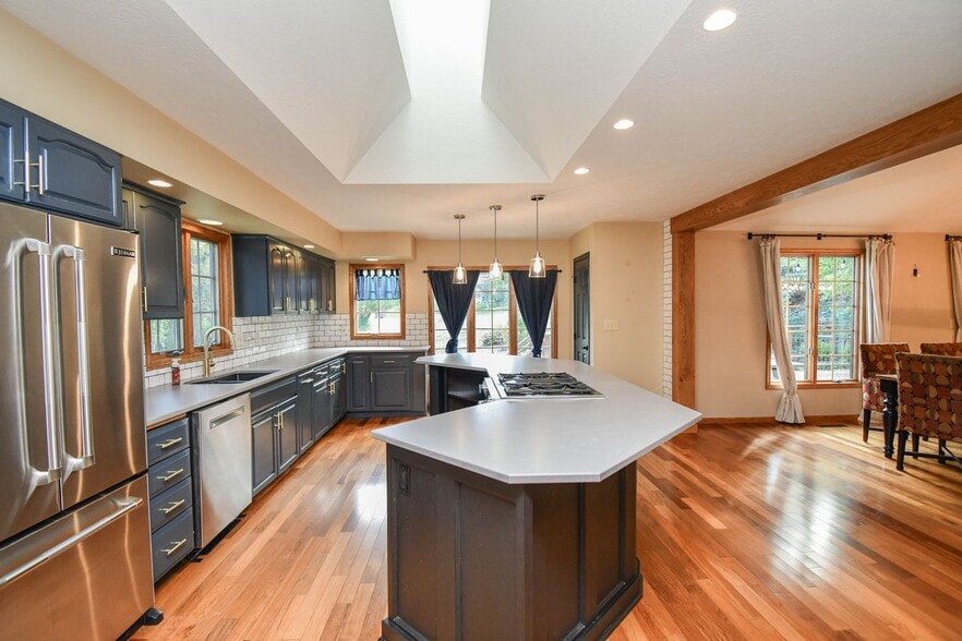 Building Photo - 4404 S Yellowstone Ln