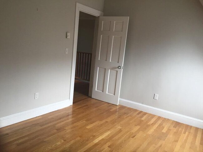 Building Photo - 15 E Springfield St