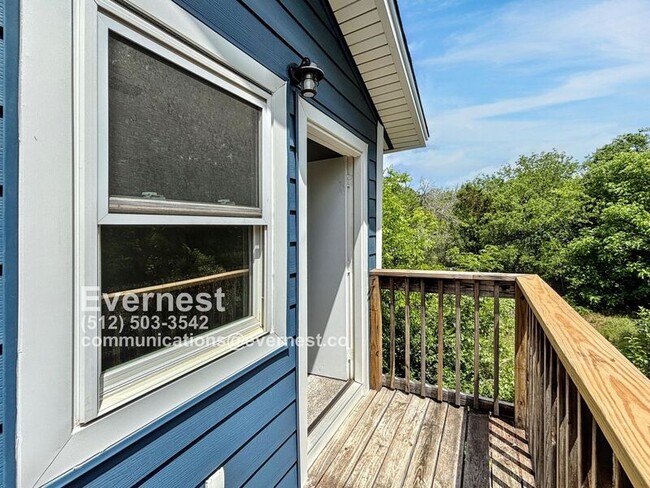 Building Photo - 10905 Elm St