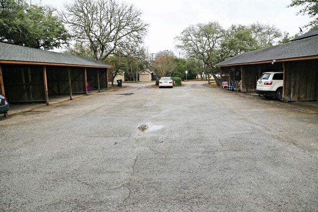 Building Photo - 2 Deerfield Dr