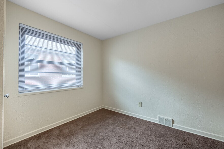 Building Photo - 108 E Norman Ave