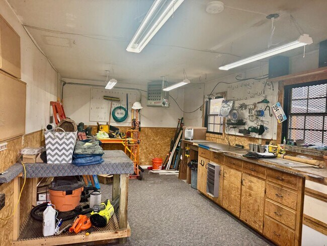 Building Photo - Home Sweet Home Loveland