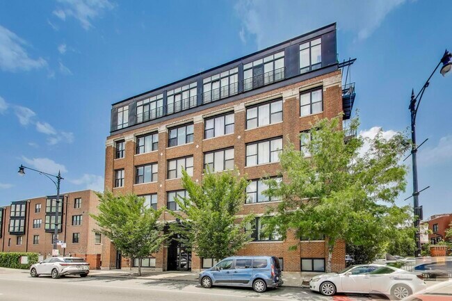 Building Photo - 2911 N Western Ave