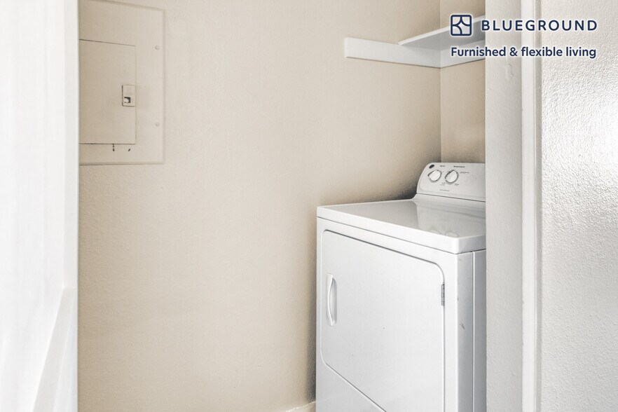 Building Photo - 7265 Charmant Dr