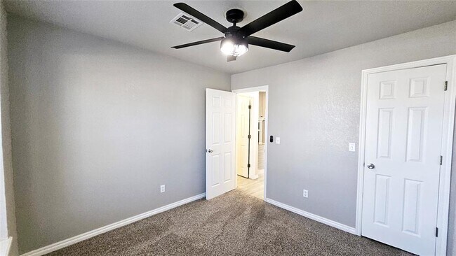 Building Photo - 2137 Harbor Dr