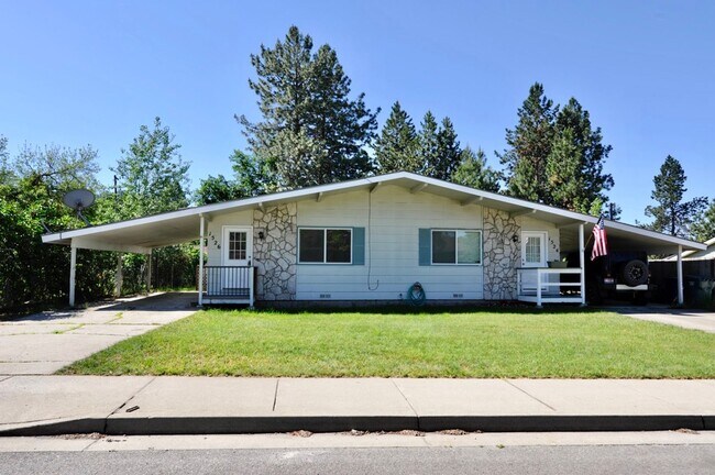 Building Photo - 1526 E Mary Ln