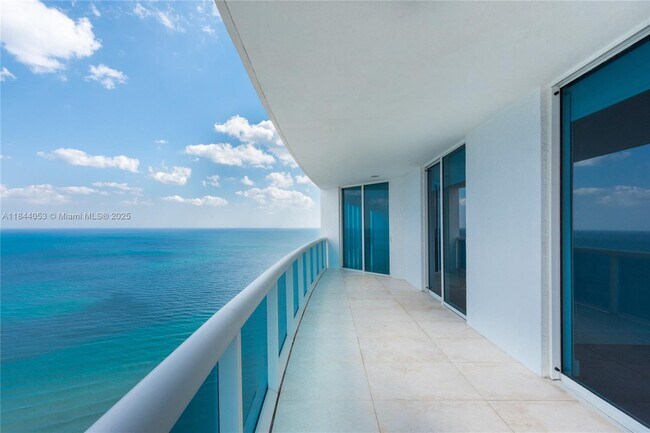 Building Photo - 2711 S Ocean Dr