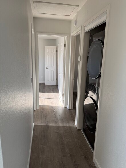 Building Photo - 1084 Baden Ave