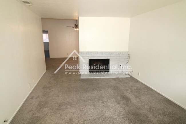 Building Photo - Fair Oaks 2bd/1ba Duplex with Garage near Sunrise & Sunset Ave
