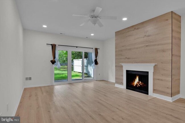 Building Photo - 915 Chanticleer