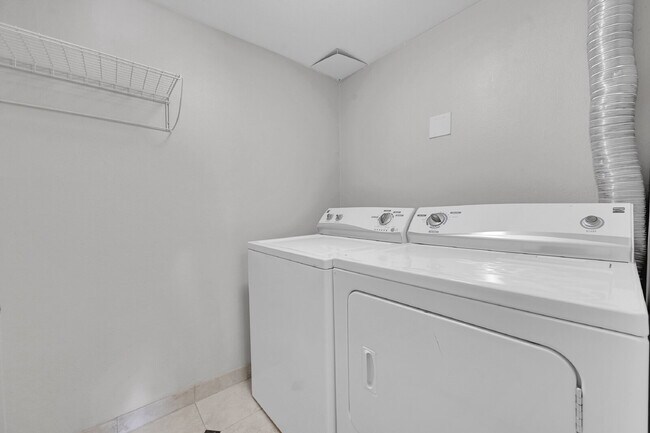 Building Photo - $1,450.00, 1-bedroom, 1-bathroom Lower Lev...