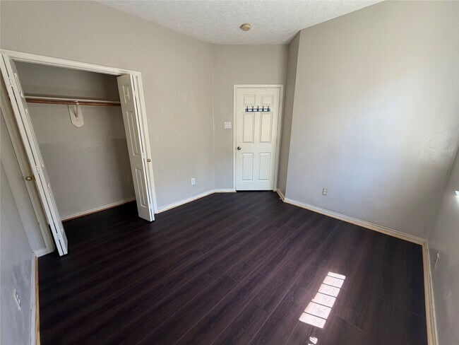 Building Photo - 13403 Agarita Ln