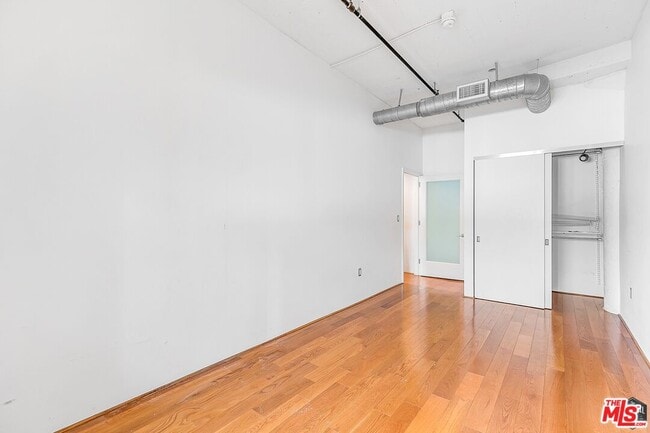 Building Photo - 200 N San Fernando Rd