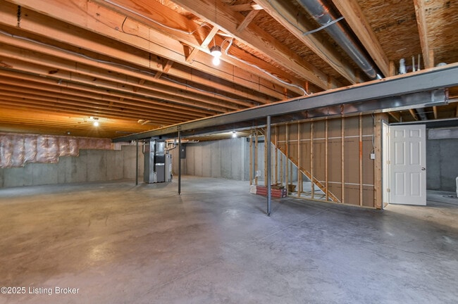 Building Photo - 220 Rockcrest Way