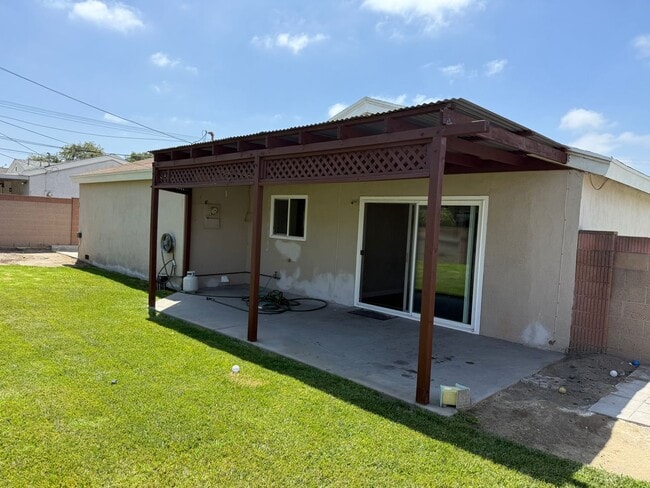 Building Photo - CYPRESS HOME  3BR 1.5BA WITH LARGE PATIO &...