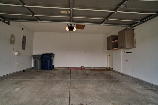 Building Photo - For Rent-3BDRM, 2BA Home-HSE Schools $1750/mo