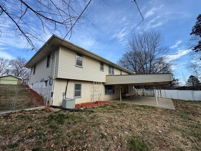 Building Photo - Three Bedroom Home