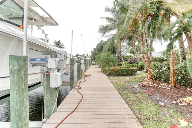 Building Photo - 12293 Coconut Row