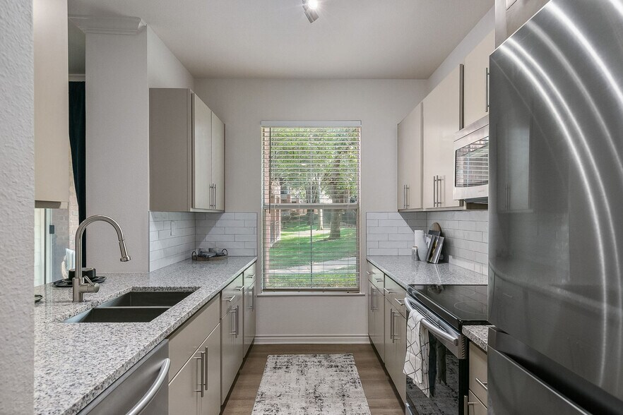 Cortland Prairie Creek 3560 Alma Rd Richardson TX 75080 Apartment