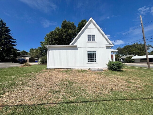 Building Photo - Spectacular newly remodeled home, next to ...