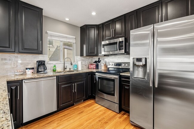 Building Photo - Beautiful 4 Bedroom in Short North