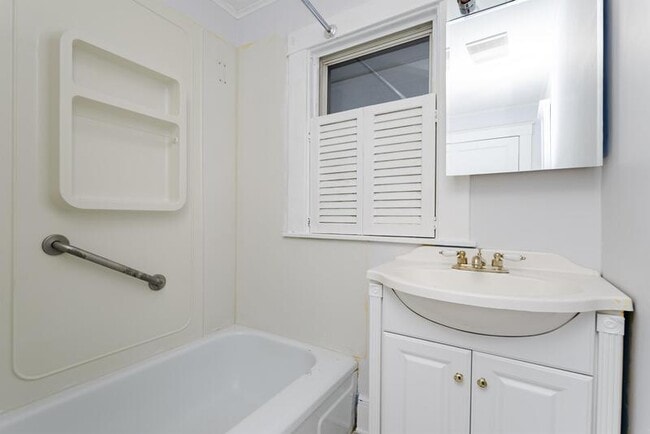 Building Photo - 645 Pawling Ave