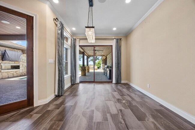 Building Photo - 2624 University Club Dr
