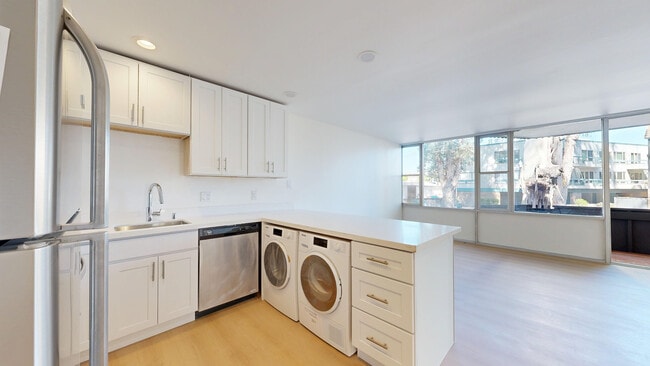 Building Photo - 1507 Carol-105