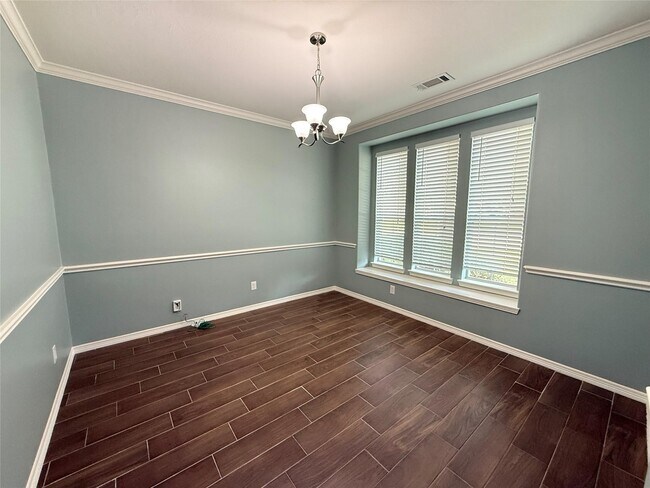 Building Photo - 13115 Southern Valley Dr