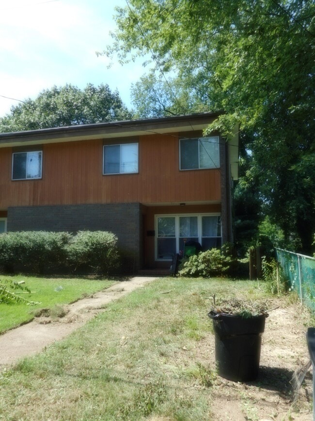 Building Photo - 716 Chesapeake Dr