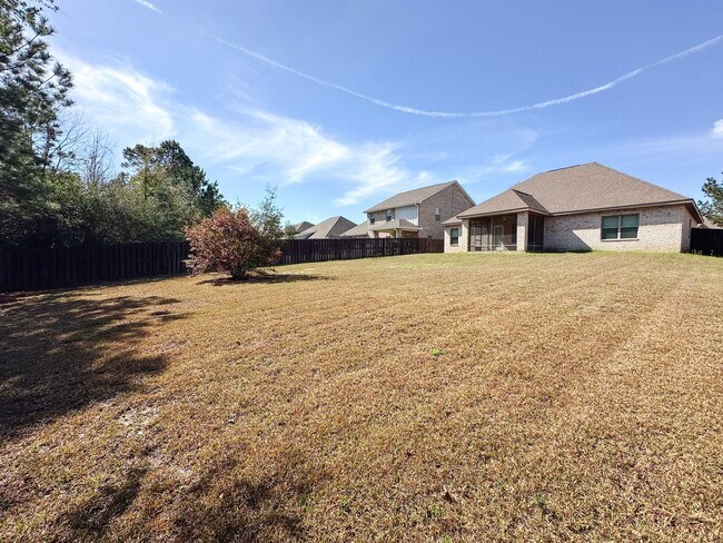 Building Photo - Well maintained 4 bedroom home with 2 car garage