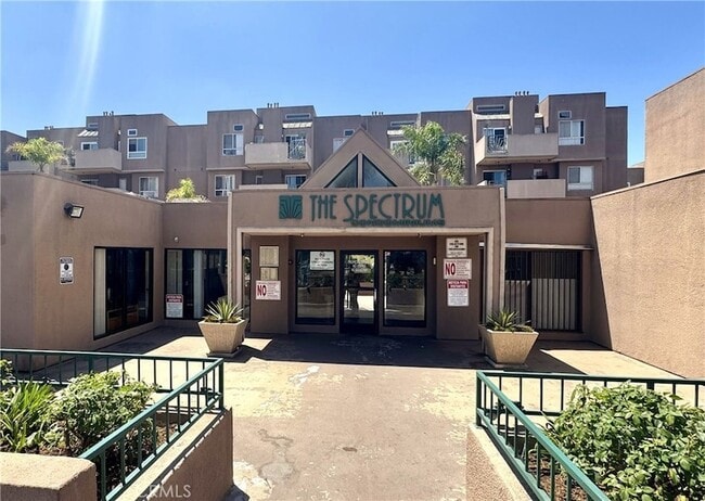 Building Photo - 450 E 4th St