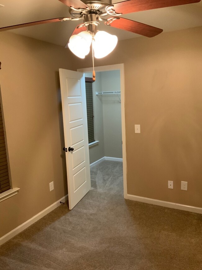 Building Photo - Price Reduction. Chelsea Park!!!  4 Bedroo...