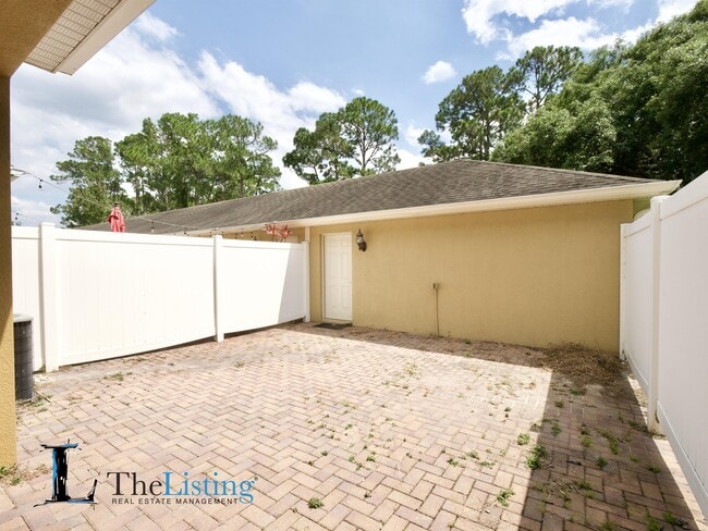 Building Photo - 12958 Vennetta Way