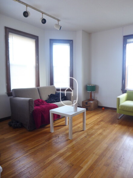 Building Photo - 46 Cranston St