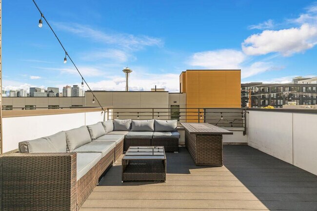 Building Photo - 722 3rd Ave N