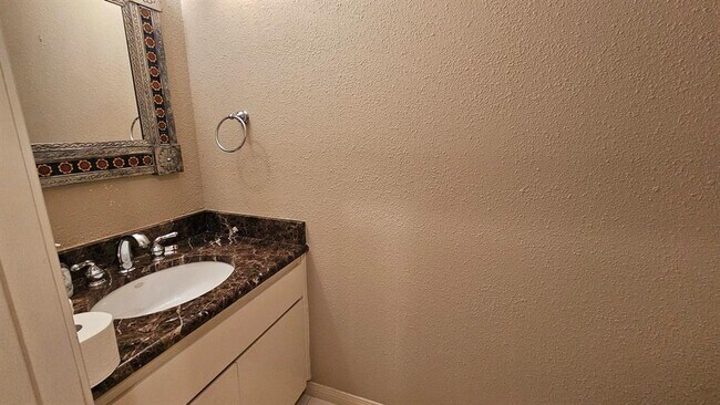 Building Photo - 4902 Westview Dr