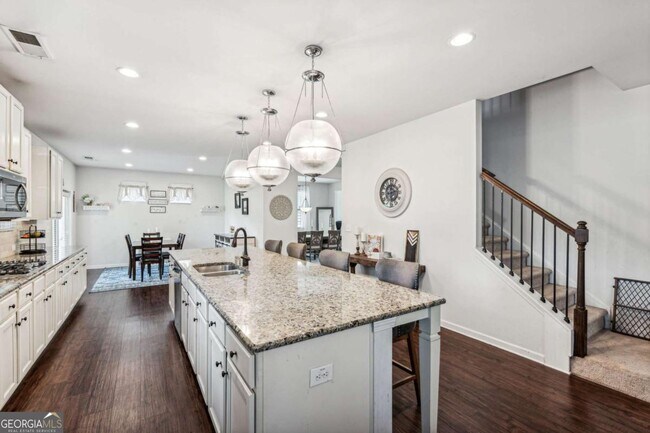 Building Photo - 5545 Mirror Lake Dr
