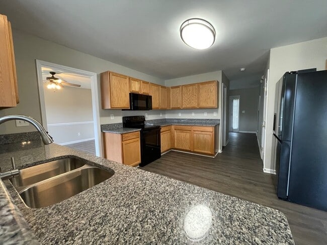 Building Photo - 3635 Pauline Ln