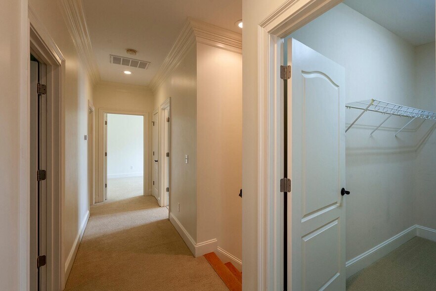 Building Photo - 8819 Provence Village Lane